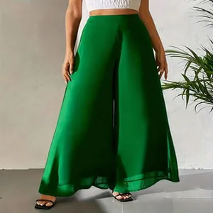 Vue détaillée d'un pantalon large décontracté en mousseline vert émeraude