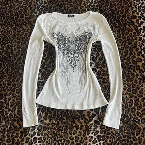 Camiseta de algodón acanalado de manga larga para mujer con estampado de alas vintage