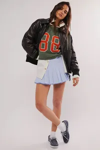 Πλήρης άποψη casual oversized πράσινου φούτερ με vintage τύπωμα του αριθμού 88