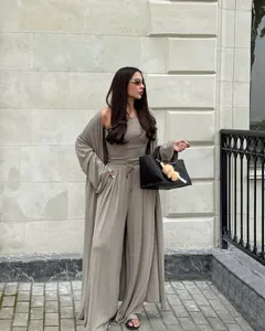 Elegante set tre pezzi da donna con cardigan lungo, canotta e pantaloni a gamba larga