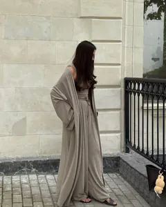 Elegante set 3 pezzi con cardigan lungo, canotta e pantaloni a gamba larga taupe