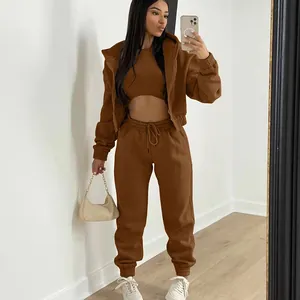 Conjunto de chándal de forro polar marrón de tres piezas para mujer con capucha casual