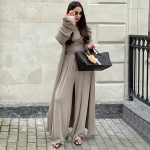 Elegante set casual tre pezzi con cardigan lungo e pantaloni larghi in color tortora