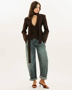 Blazer marron à col en V à la mode avec détail de longue écharpe décorative attachée