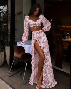 Elegant red toile de jouy print two-piece set with puff sleeve top and slit skirt