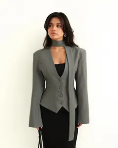 Blazer gris élégant avec détail écharpe intégré et col en V pour femme