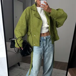 Chaqueta cortavientos corta verde de moda con cuello alto y cinturón para mujeres