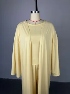 Set loungewear tre pezzi giallo pallido con cardigan lungo e pantaloni larghi