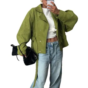 Elegante chaqueta gabardina corta verde oliva con lazo en cintura y cuello alto mujer