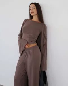 Elegante set da casa 3 pezzi color moka con cardigan, maglia a maniche lunghe e pantaloni