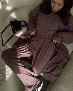 Vista dettagliata del set relax donna 3 pezzi malva con cardigan e pantaloni