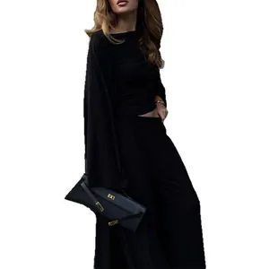Elegante set nero a due pezzi con cardigan a maniche lunghe e pantaloni a vita alta.