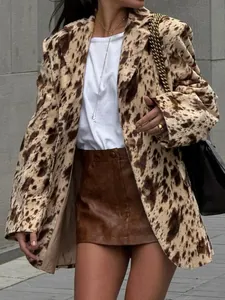 Blazer chic à imprimé animal marron pour femme, idéal pour la mode de l'automne 2024