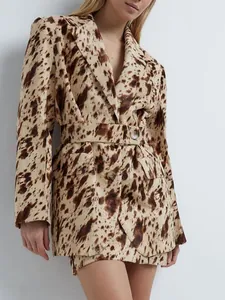 Blazer élégant pour femme avec imprimé vache marron, manches longues et ceinture de taille