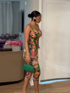 Body à fleurs à bretelles élégant pour les tenues de vacances d'été à la mode