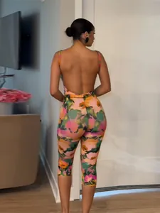 Combinaison fleurie dos nu d'été pour femmes pour un look de vacances tendance