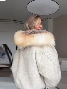 Cappotto invernale da donna con cappuccio in pelliccia sintetica bianco crema