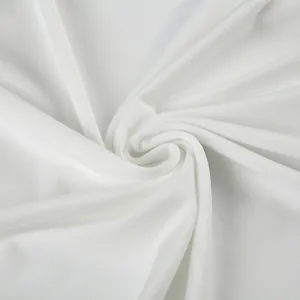 Dettaglio macro di alta qualità di tessuto sportivo bianco traspirante a maglia fine