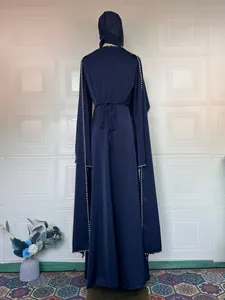 Elegantes dunkelblaues Langarmkleid mit Perlenverzierung und Bindegürtel Rückansicht