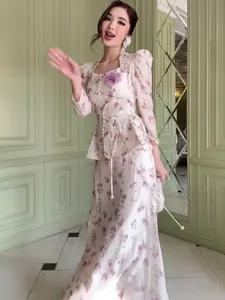 Elegante set due pezzi a stampa floreale con top a maniche a sbuffo e gonna lunga coordinata