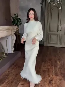 Elegante witte nauwsluitende maxi-jurk in Hepburn-stijl met verenrand voor dames en feest