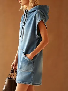 Vestido corto vaquero sin mangas con capucha y bolsillo canguro de estilo informal