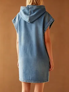 Vestido vaquero casual sin mangas con capucha para mujer en un lavado azul claro