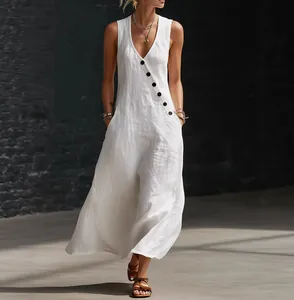 Robe longue blanche en lin sans manches élégante avec col en V et boutons décoratifs