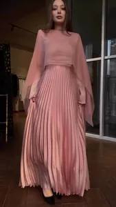 Elegante roze geplooide maxi-jurk met lange mouwen en cape-detail voor dames in herfst