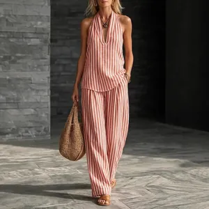 Elegante completo estivo a righe rosa da donna con top all'americana e pantaloni larghi