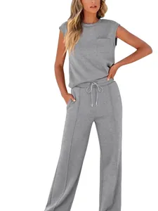 Conjunto informal de dos piezas gris sin mangas con pantalones anchos y cordón
