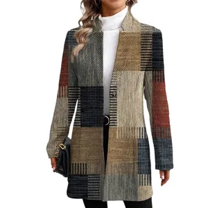 Nahaufnahme eines Vintage-Blazers für Damen mit Karomuster und klassischem Revers