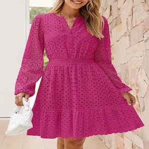 Vestito magenta donna scollo a V ricamo inglese cotone maniche lunghe moda casual elegante.