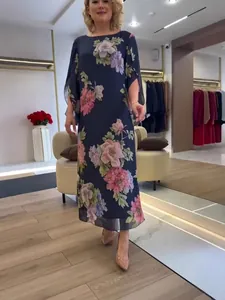 Elegante vestido midi con estampado floral para mujer y manga 3/4 en gasa azul marino.