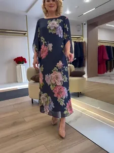 Elegante vestido maxi floral azul marino con mangas divididas 3/4 para el verano.