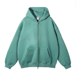 Detailweergave van een mintgroene oversized hoodie met rits, voorzakken en geribbelde manchetten.