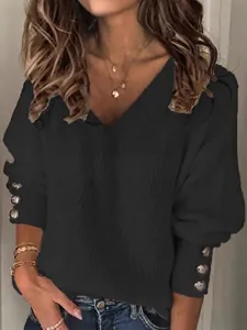 Elegante maglione nero da donna con scollo a V e bottoni decorativi sui polsini