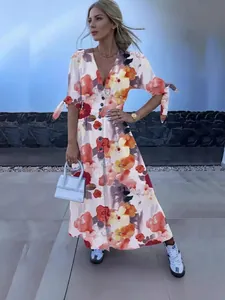 Elegante maxi-jurk met bloemenprint, V-hals en decoratieve strikmouwen