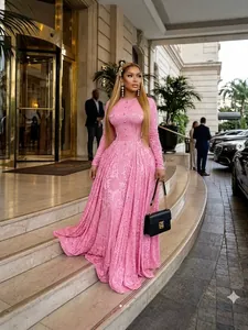 Elegante vestido largo rosa con estampado floral, manga larga y botones para eventos de fiesta