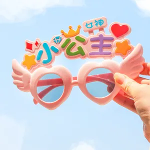 Occhiali da festa rosa a forma di cuore per bambini con decorazioni da principessa