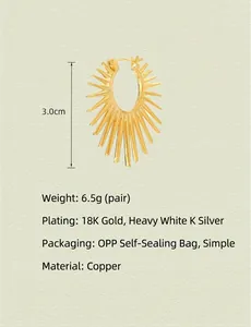 Nahaufnahme eines goldenen Sonnenstrahl-Ohrrings mit einem Durchmesser von 3,0 cm