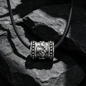 Collier Pendentif Mantra Bouddhiste en Acier Inoxydable Rétro Cylindrique Six Mots Om Mani Padme Hum Charme Bijoux Ethniques Homme Femme