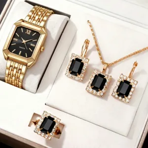 Parure montre carrée dorée avec collier boucles d'oreilles et bague en pierre noire