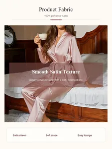 Vue détaillée de l'ensemble robe de chambre et pantalon en satin rose