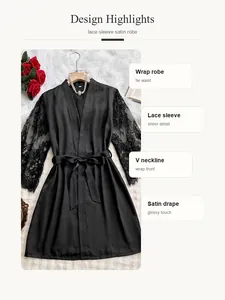 Peignoir en satin noir avec manches en dentelle et ceinture à nouer élégante