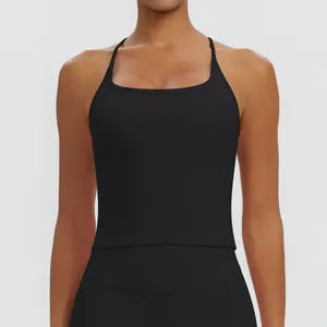 Nahaufnahme der Vorderseite eines minimalistischen, schwarzen Yoga-Sport-Tops für Damen