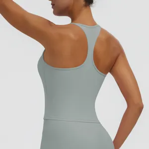 Rückansicht eines grauen Sport-BHs mit Racerback-Design für Yoga und Fitnessübungen