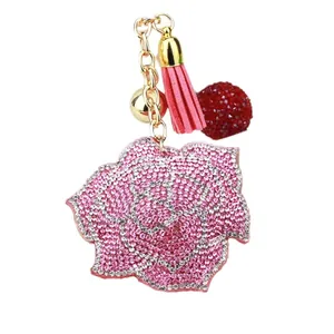 Portachiavi di lusso a forma di rosa rosa con strass e ciondolo a nappa elegante