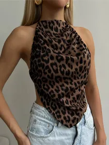 Haut dos nu sexy imprimé léopard avec ourlet irrégulier pour un look chic et urbain.