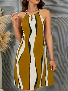Gedetailleerd overzicht van mouwloze bohemien midi-jurk met golfprint voor dames